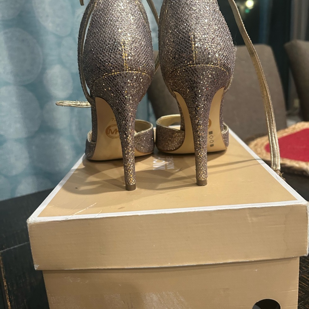 Michael KORS Silver Glitter Women's Heels - Picture 5 of 12